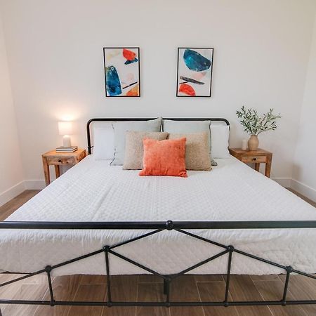 Private Cottage - King Beds, Brand New, Near Beach, Golfing, Shopping & Restaurants Lake Worth Beach Esterno foto