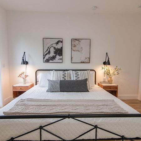 Private Cottage - King Beds, Brand New, Near Beach, Golfing, Shopping & Restaurants Lake Worth Beach Esterno foto