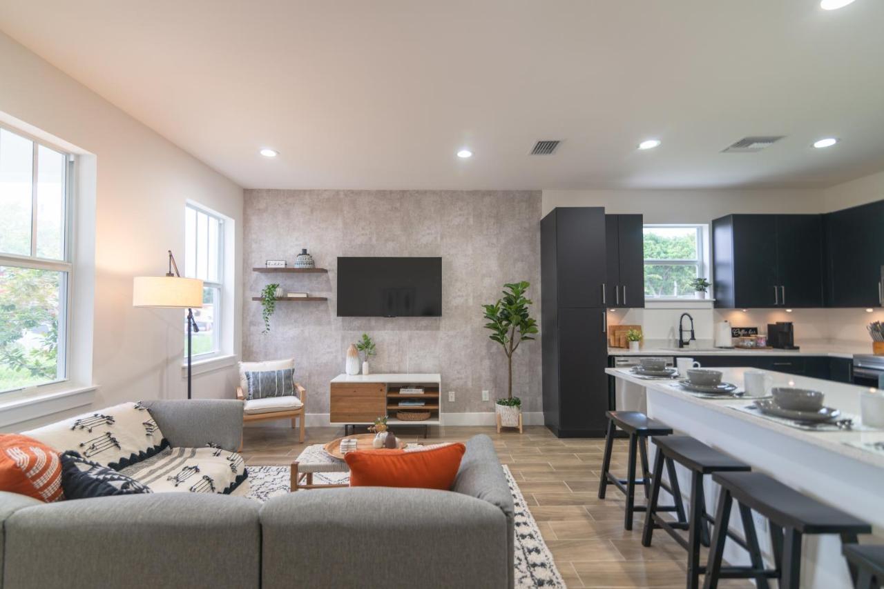Private Cottage - King Beds, Brand New, Near Beach, Golfing, Shopping & Restaurants Lake Worth Beach Esterno foto