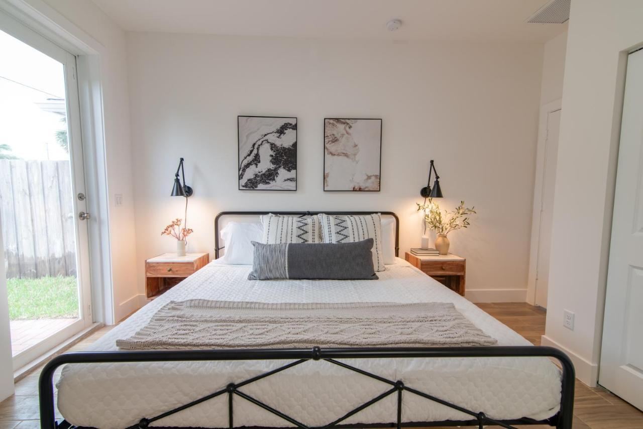 Private Cottage - King Beds, Brand New, Near Beach, Golfing, Shopping & Restaurants Lake Worth Beach Esterno foto
